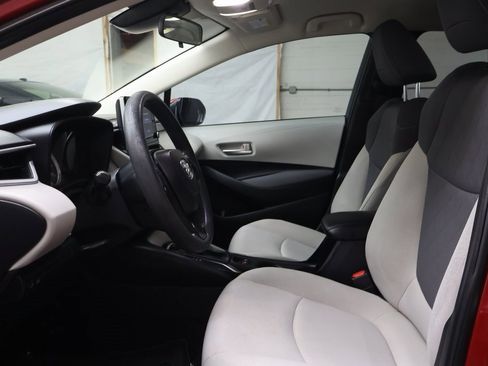 Used 2020 Toyota Corolla LE image 17