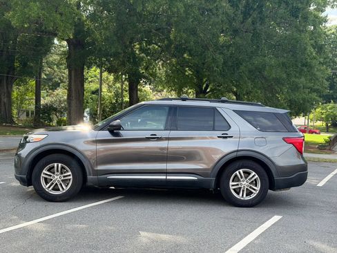Used 2020 Ford Explorer XLT w/ Equipment Group 202A RWD image 3