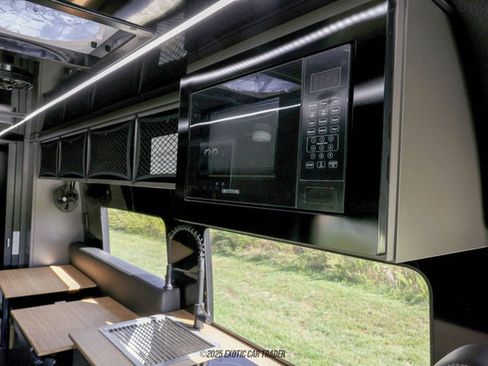 Used 2025 Mercedes-Benz Sprinter 2500 image 32