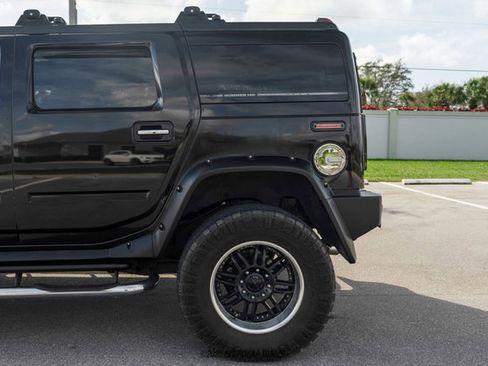 Used 2004 HUMMER H2 w/ Preferred Equipment Group image 5