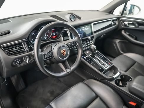 Certified 2023 Porsche Macan AWD/4WD image 4