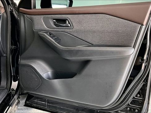 Used 2021 Nissan Rogue S image 25