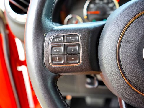 Used 2018 Jeep Wrangler Unlimited Rubicon w/ Connectivity Group image 14