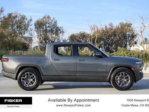 Used 2025 Rivian R1T Adventure image 9