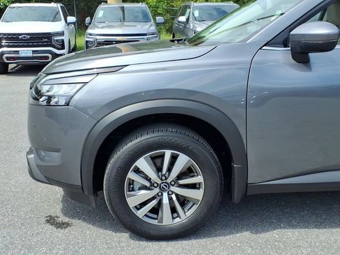 Used 2025 Nissan Pathfinder SL FWD image 7