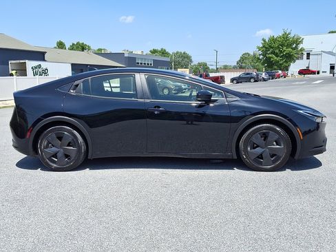 Used 2025 Toyota Prius LE FWD image 8
