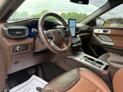 Used 2021 Ford Explorer King Ranch w/ Premium Technology Package AWD/4WD image 17