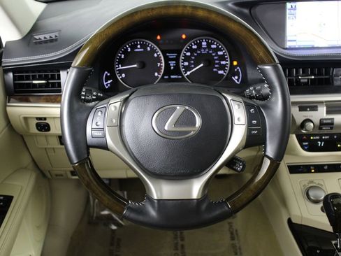 Used 2014 Lexus ES 350 w/ Ultra Luxury Package image 8