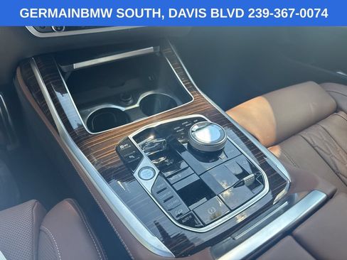 Used 2025 BMW X7 M60i AWD/4WD image 43
