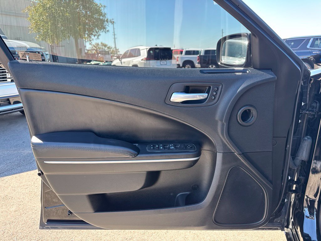 Used 2022 Dodge Charger SXT w/ Leather Interior Group RWD image 10