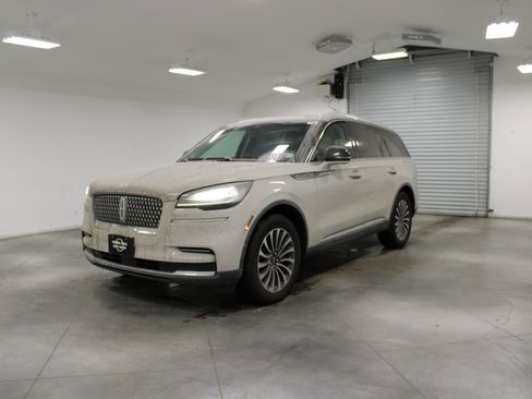 Used 2022 Lincoln Aviator Reserve w/ Elements Package Plus image 4