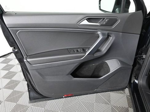 Certified 2021 Volkswagen Tiguan SE w/ Panoramic Sunroof Package image 21