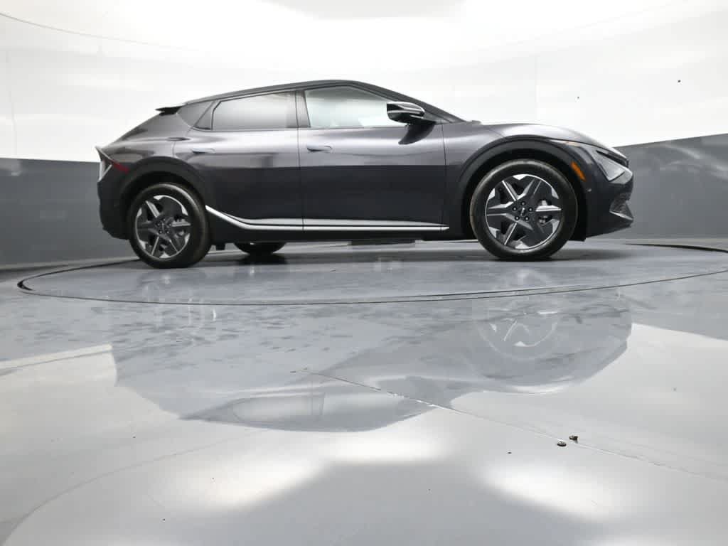 Certified 2025 Kia EV6 Light w/ Light LR Technology Package AWD/4WD image 28