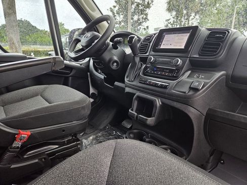 Used 2024 RAM ProMaster 2500 w/ Convenience Group FWD image 13