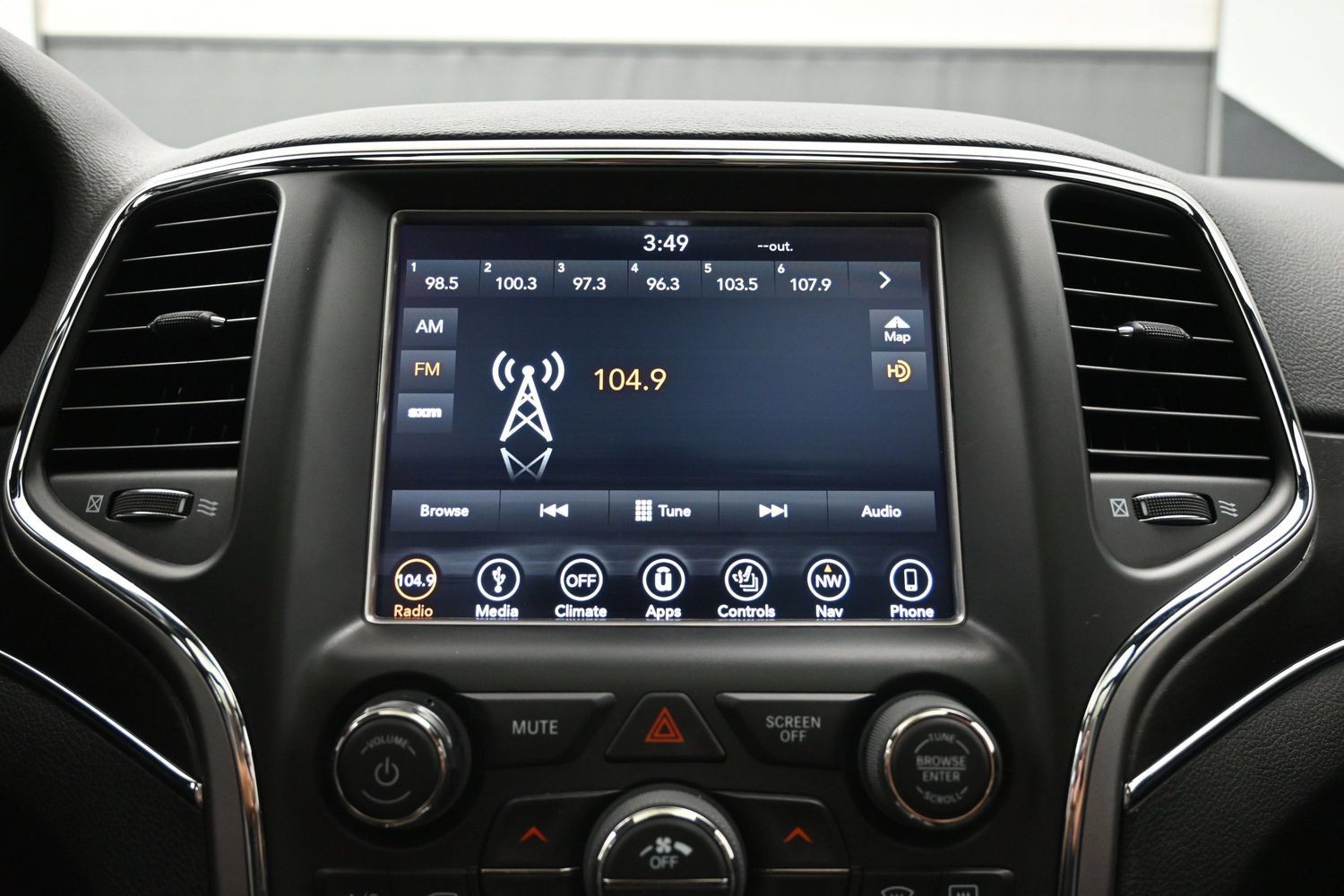 Used 2018 Jeep Grand Cherokee Limited w/ Luxury Group II RWD image 29