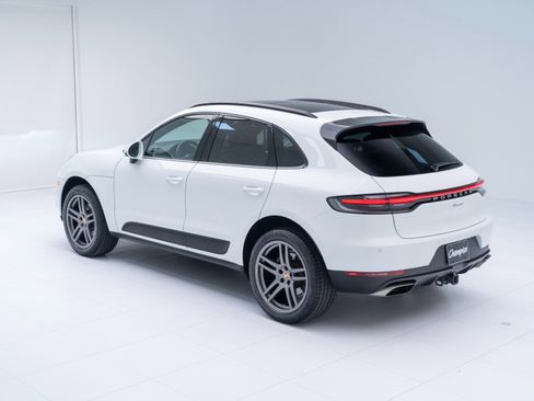 Certified 2019 Porsche Macan image 3