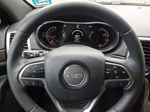 Used 2018 Jeep Grand Cherokee Laredo AWD/4WD image 19