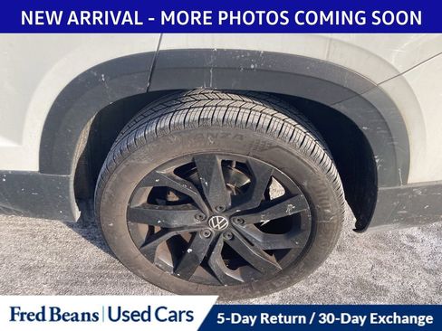 Used 2022 Volkswagen Taos SE w/ Panoramic Sunroof Package image 7