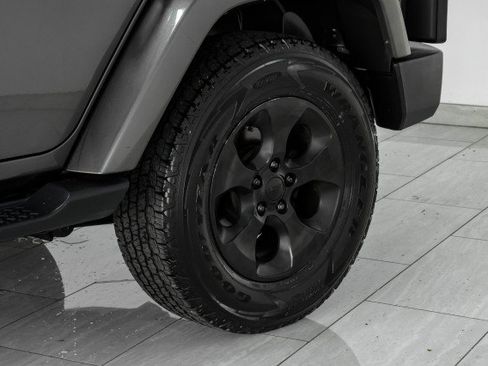 Used 2018 Jeep Wrangler Unlimited Sahara AWD/4WD image 52
