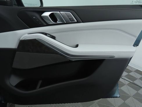 New 2026 BMW X7 xDrive40i w/ Premium Package image 26