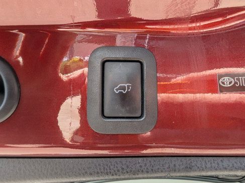 Used 2014 Toyota Highlander Plus AWD/4WD image 26