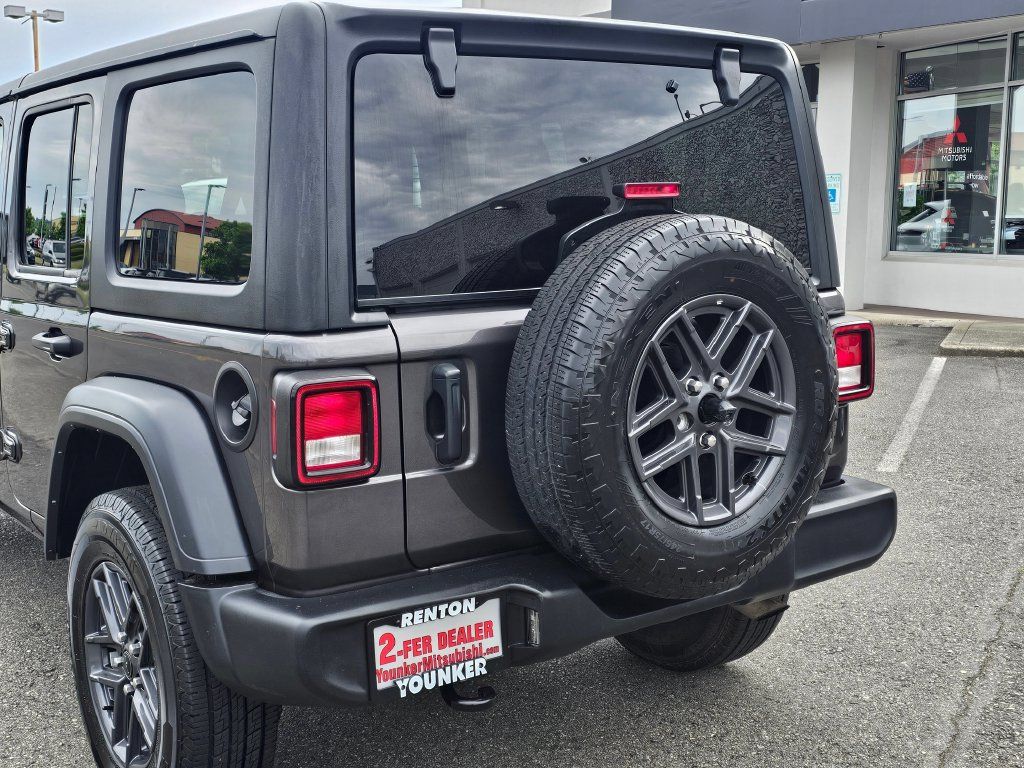 Used 2024 Jeep Wrangler Unlimited Sport AWD/4WD image 10