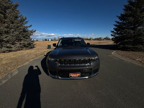 Used 2023 Jeep Grand Cherokee L Limited image 10