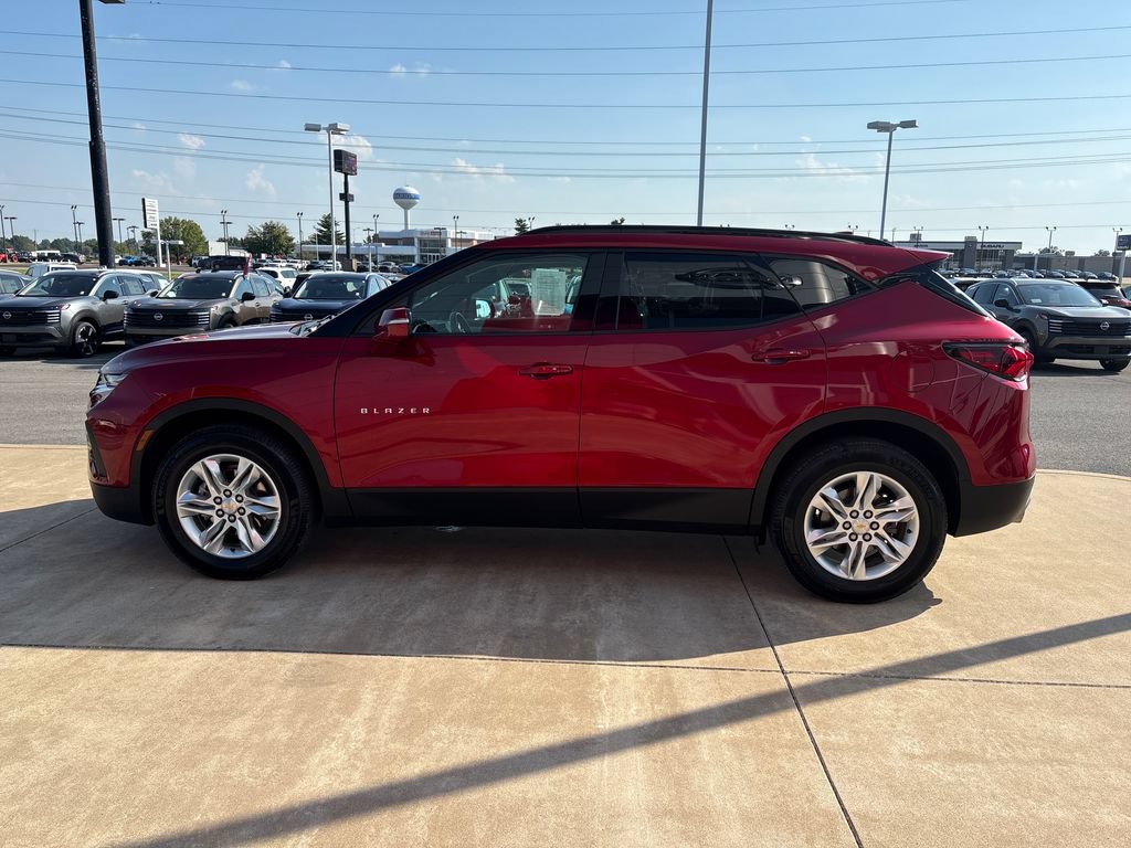 Used 2022 Chevrolet Blazer LT FWD image 2