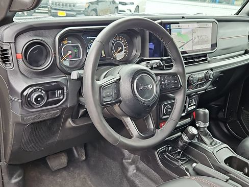 Certified 2025 Jeep Wrangler Unlimited Rubicon AWD/4WD image 26