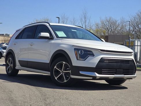 Used 2025 Kia Niro EX image 2