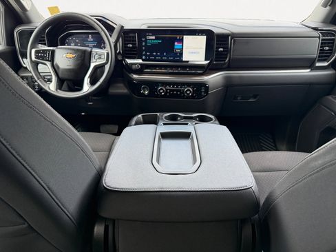 Used 2024 Chevrolet Silverado 1500 LT image 3