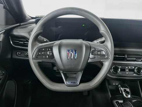 Used 2025 Buick Envista Preferred w/ Advanced Safety Package FWD image 18