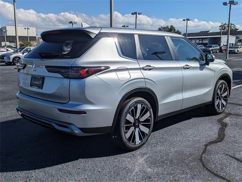 New 2025 Mitsubishi Outlander SE image 5
