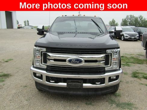 Used 2018 Ford F250 XLT w/ XLT Premium Package AWD/4WD image 8