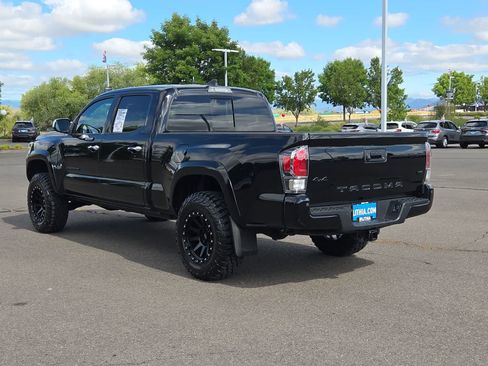 Used 2022 Toyota Tacoma Limited w/ Black Out Package (TMS) AWD/4WD image 12