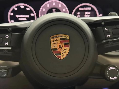 Used 2025 Porsche 911 Carrera RWD image 23