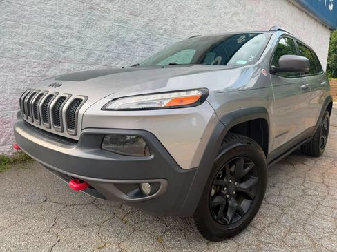 Used 2017 Jeep Cherokee Trailhawk AWD/4WD image 4