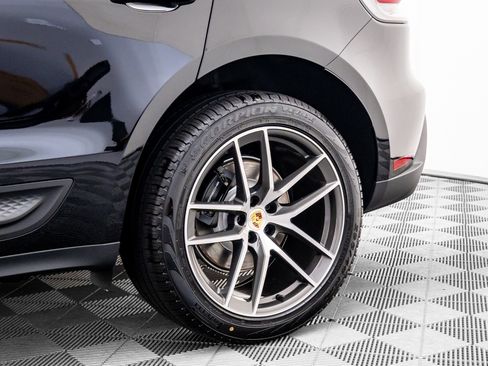 Used 2025 Porsche Macan image 34