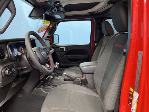 Used 2024 Jeep Gladiator Rubicon w/ Technology Group image 8