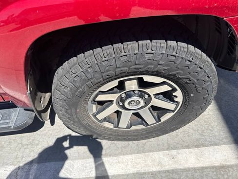 Used 2022 Toyota 4Runner TRD Off-Road Premium AWD/4WD image 11