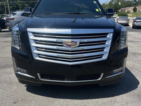 Used 2019 Cadillac Escalade Platinum image 9