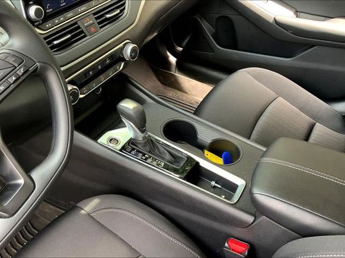 Used 2025 Nissan Altima 2.5 S image 13