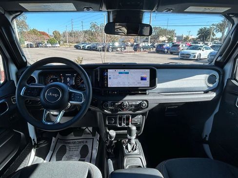 Used 2024 Jeep Wrangler Sahara image 11