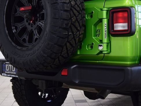 Used 2025 Jeep Wrangler Sport image 19