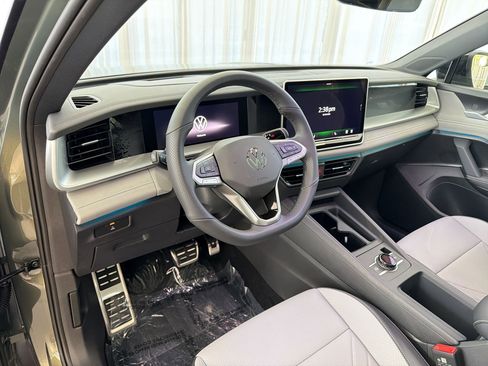 New 2026 Volkswagen Tiguan SE R-Line FWD image 4
