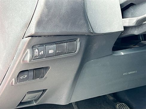 Used 2024 Toyota Corolla Cross XLE image 10