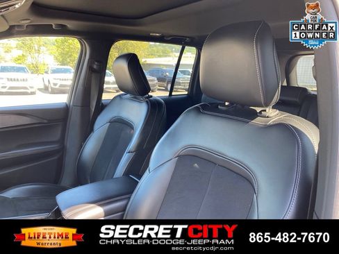 Used 2023 Jeep Grand Cherokee Altitude AWD/4WD image 11