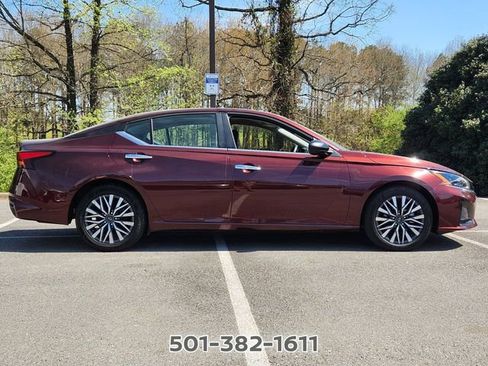 Certified 2025 Nissan Altima 2.5 SV FWD image 6