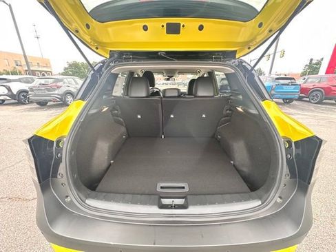 New 2025 Nissan Kicks SR image 12