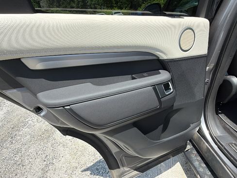 Used 2023 Land Rover Discovery S R-Dynamic AWD/4WD image 23